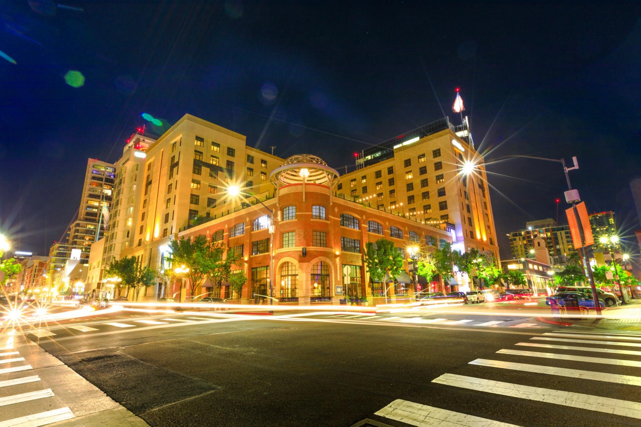 Historic Downtown Architecture & Dining